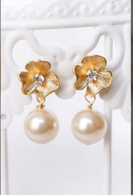 Latest Daily Wear Gold Stud Earring Designs4