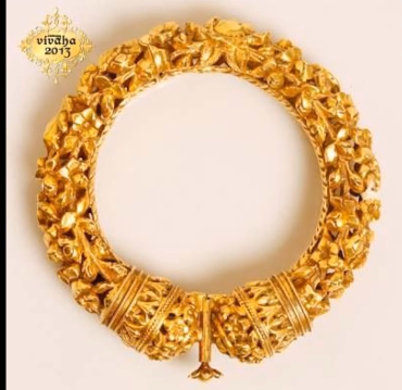 Latest Gold Bangle Designs17