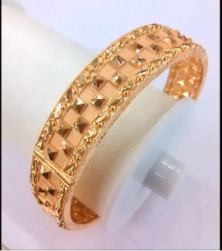 Latest Gold Bangle Designs19