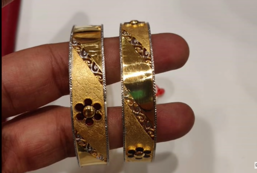 Latest Gold Bangle Designs19