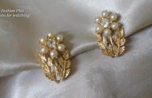 Latest Gold Ear Stud Designs2