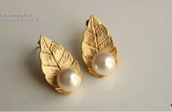 Latest Gold Ear Stud Designs6