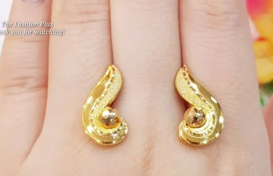 Latest Gold Ear Stud Designs7