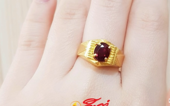 red stone ring design