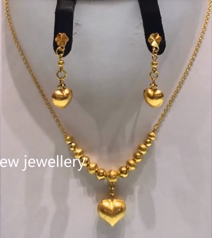 Light Weight Gold Necklace Sets4