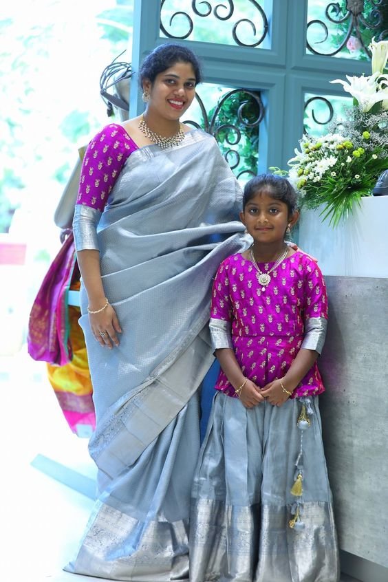 silver saree with violet blouse design