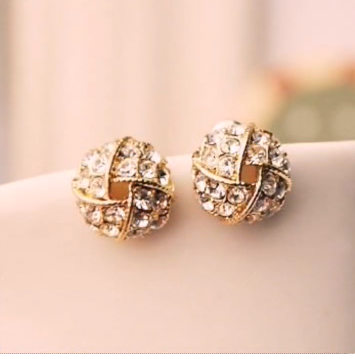 Top Stunning Light Weight Gold Stud Earrings23