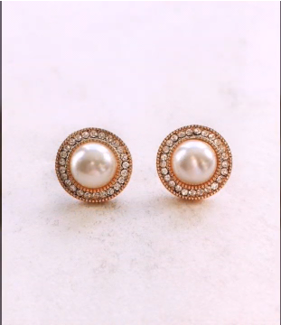 Top Stunning Light Weight Gold Stud Earrings24