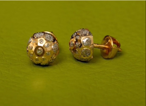 Top Stunning Light Weight Gold Stud Earrings8