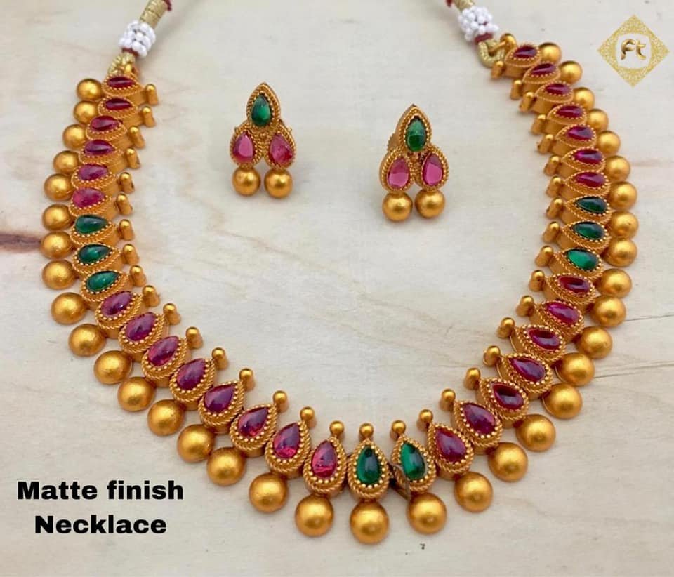 Stylish Gold Necklace Designs Collection3