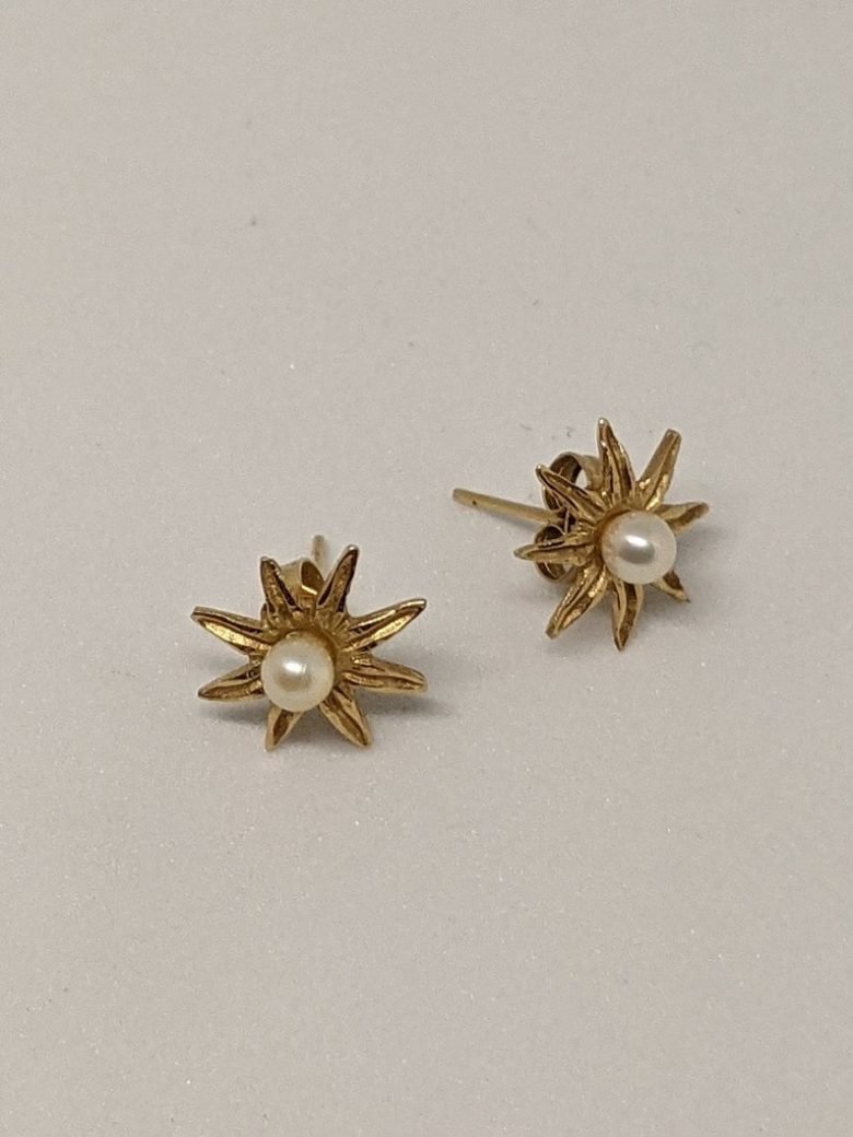 Simple Gold Pearl Drop Earrings 1