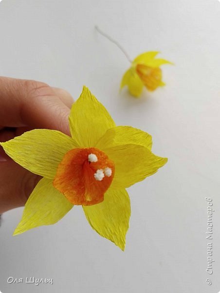 How to Make Daffodils from Paper 12