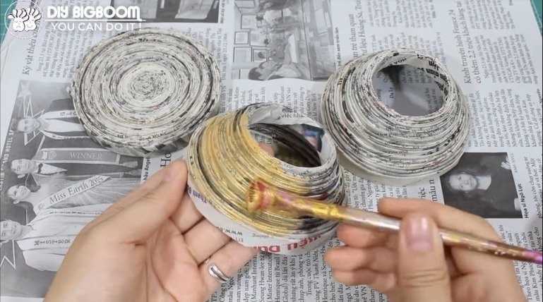 How to make Flower Vase with Newspaper 13