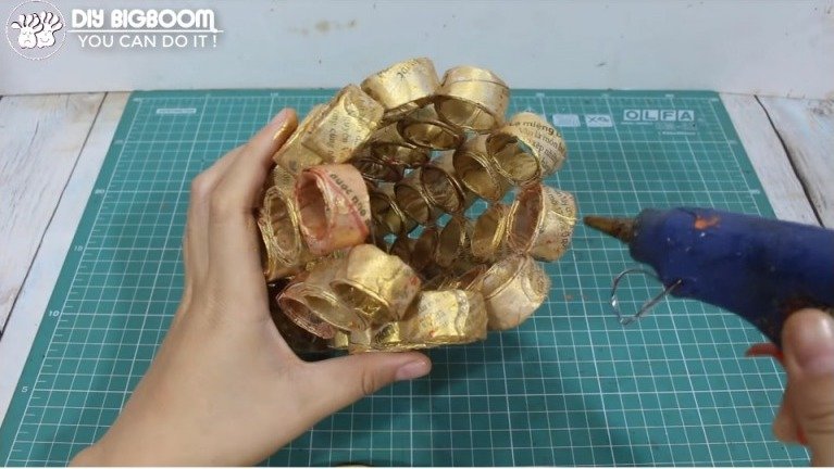 How to make Flower Vase with Newspaper 15