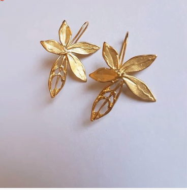 Simple Daily Wear Gold Earring Design 15