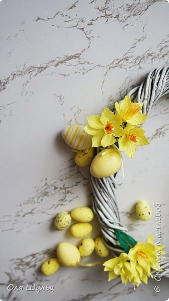 How to Make Daffodils from Paper 16