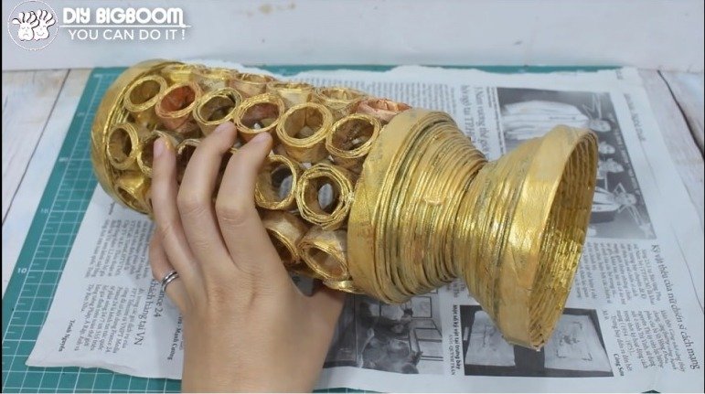 How to make Flower Vase with Newspaper 17