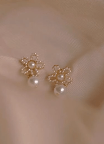 Simple Daily Wear Gold Earring Design 20