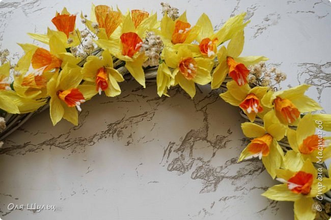 How to Make Daffodils from Paper 21