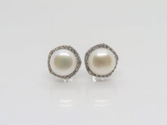 Simple Gold Pearl Drop Earrings 3