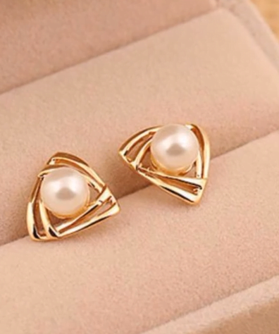 Simple Daily Wear Gold Earring Design 4