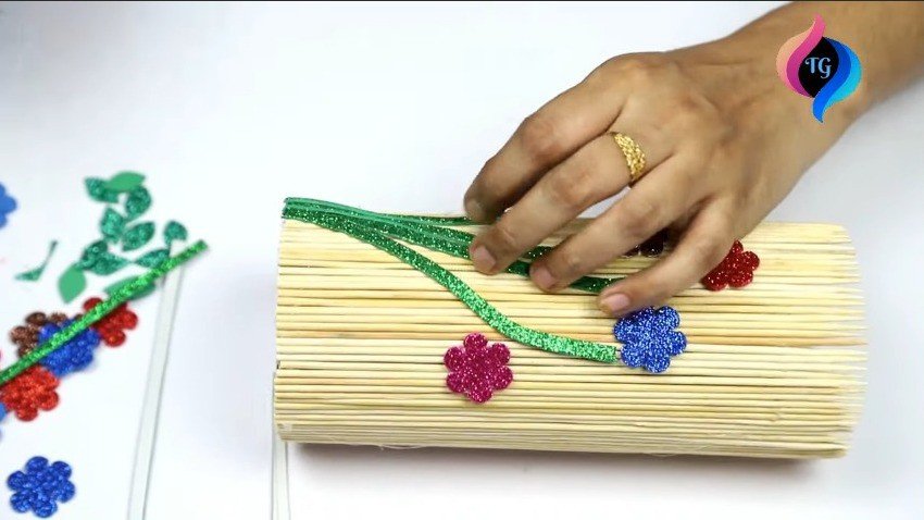 How to make a Flower Vase with Chopsticks for Home Decor 7