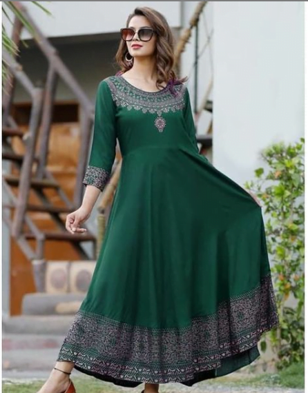 Best Designs of Long Kurtis for Ladies in 2021 9