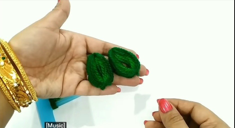 How to Make Wall Hanging out of Wool16