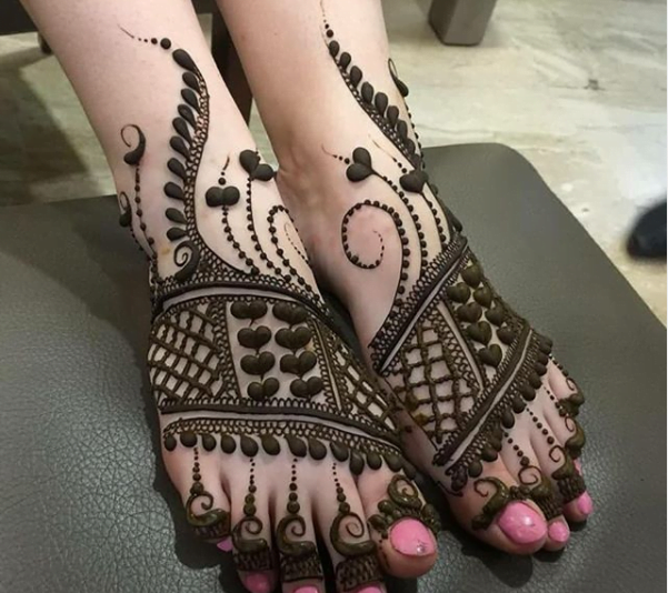 Simple feet Mehndi Design 10