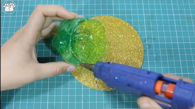 How to make Flower vase with Plastic Bottle and Glitter Sheet 11