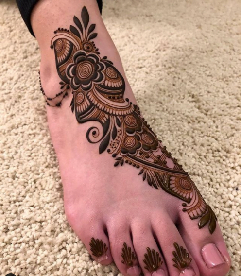 Simple feet Mehndi Design 12