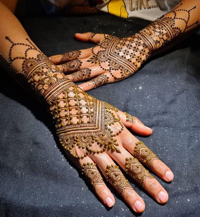 Beautiful Mehndi Designs for Hand 13