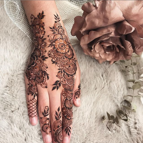 Latest finger mehndi design 15