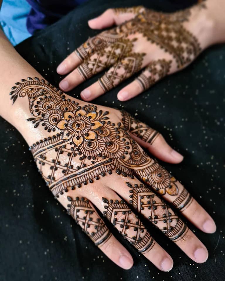 Beautiful Mehndi Designs for Hand 17