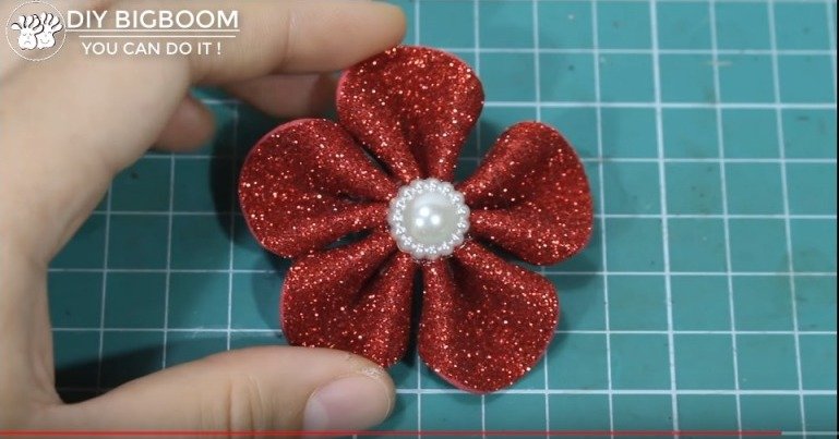 How to make Flower vase with Plastic Bottle and Glitter Sheet 18