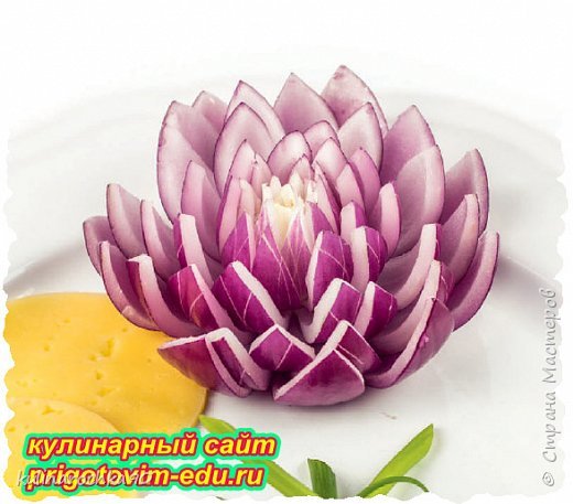 Cut a Lotus Flower from Red Onions 2