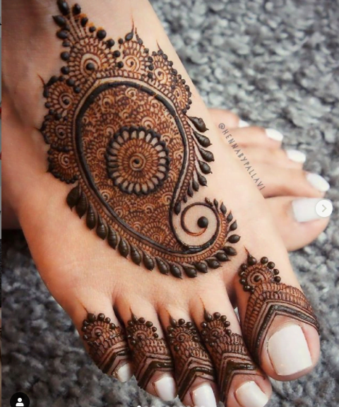 Simple feet Mehndi Design 4