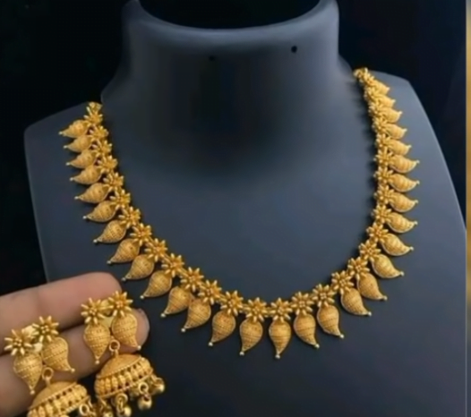 Beautiful Gold Necklace Design 7