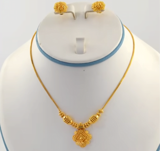 Latest Simple and Beautiful Gold Necklace Design 8
