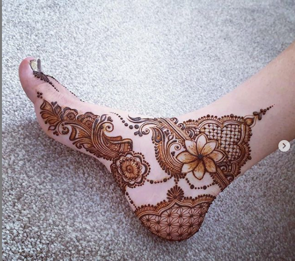 Simple feet Mehndi Design 9