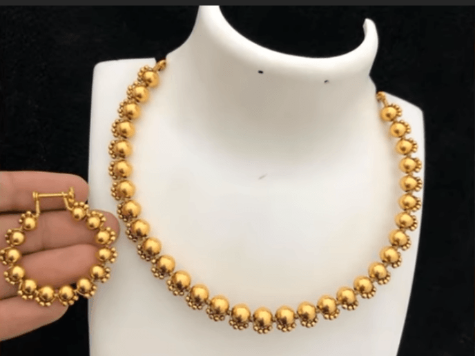 Latest Simple Gold Necklace Designs 1