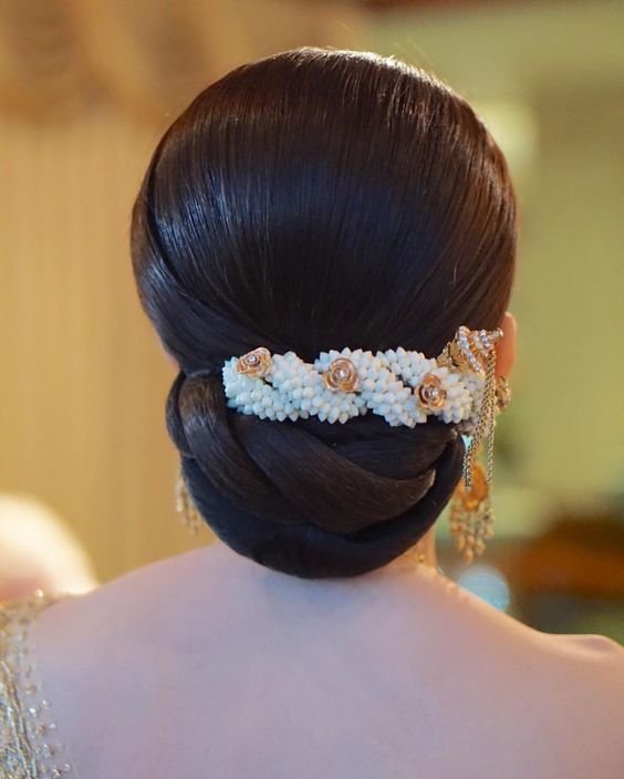 Elegant Bridal Bun Hairstyles Ideas 14