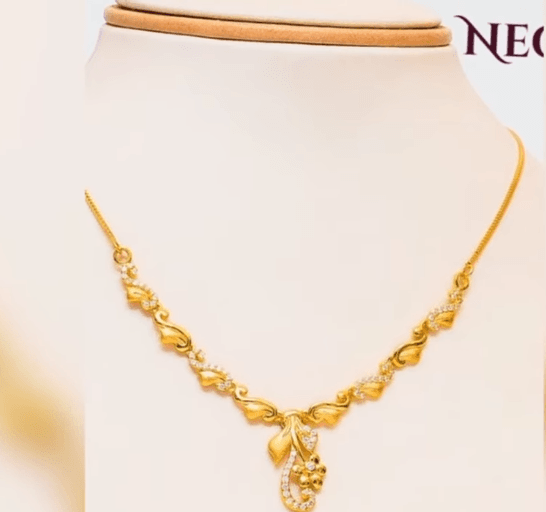 Latest Simple Gold Necklace Designs 16