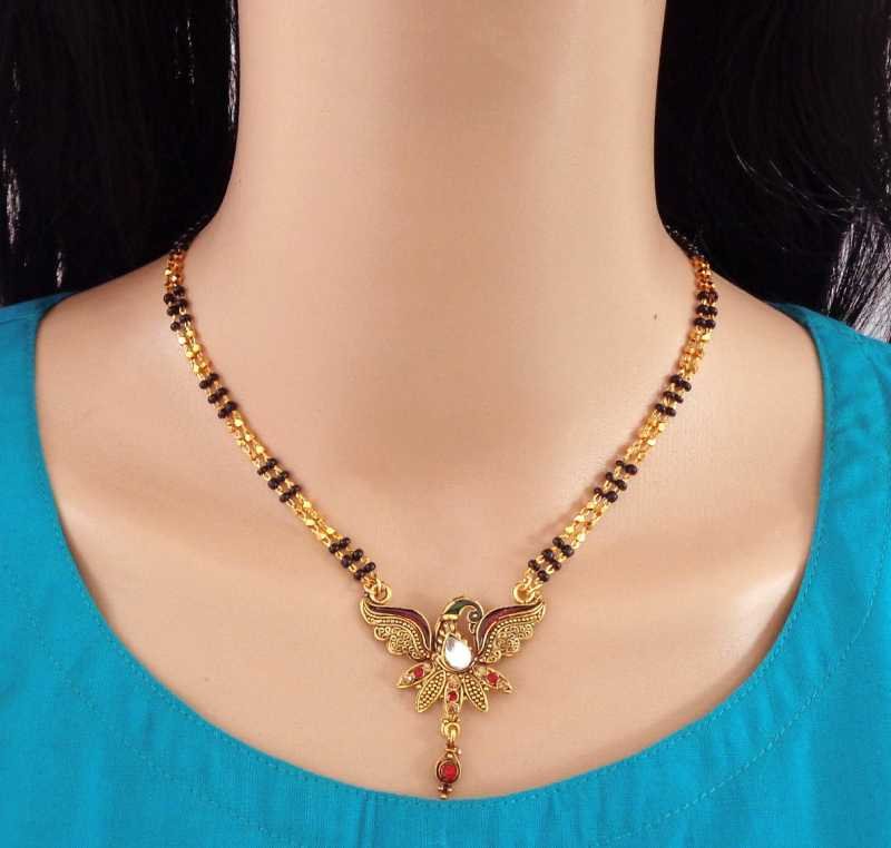 Gold Small Mangalsutra Designs 1