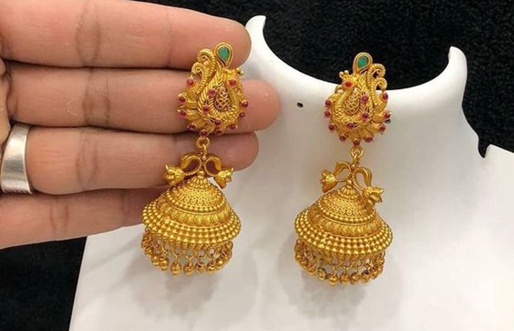 Beautiful Gold Jhumka Earring Designs 10