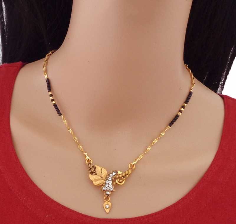 Gold Small Mangalsutra Designs 10