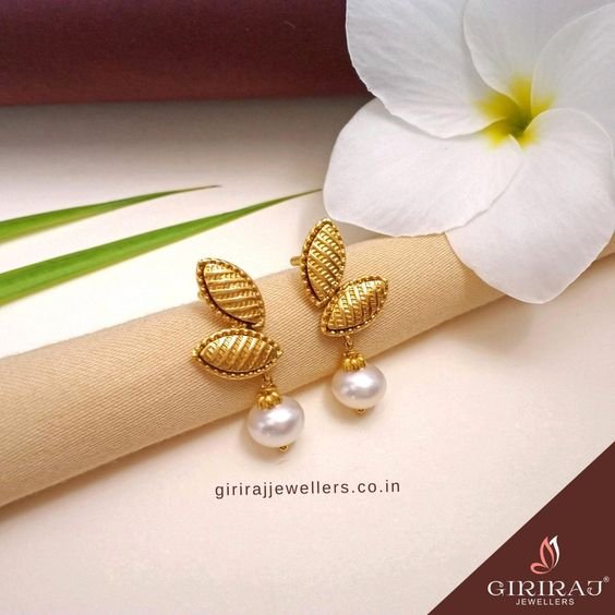 Beautiful Light Weight Daily Wear Gold Earrings Design 2