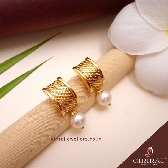 Beautiful Light Weight Daily Wear Gold Earrings Design 3