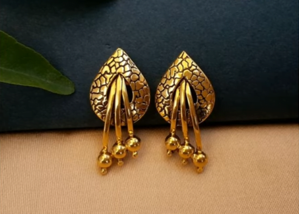 Pretty Pure Gold Stud Earrings designs for Daily Wear 4