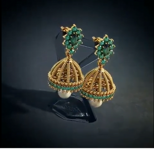 15 Beautiful Gold Jhumka Earring Designs 4